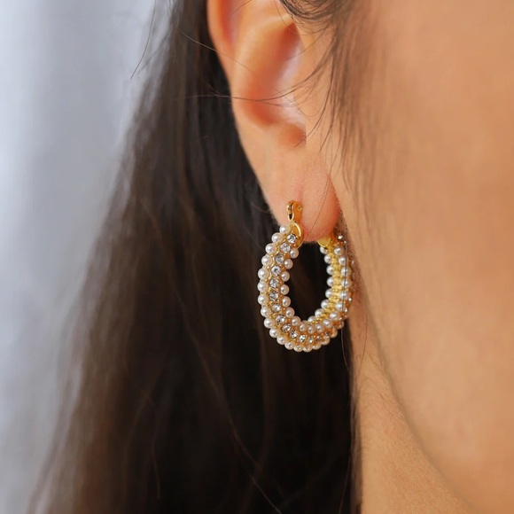 Pearl earrings Bliss earrings hoop earrings - Picture 2 of 3